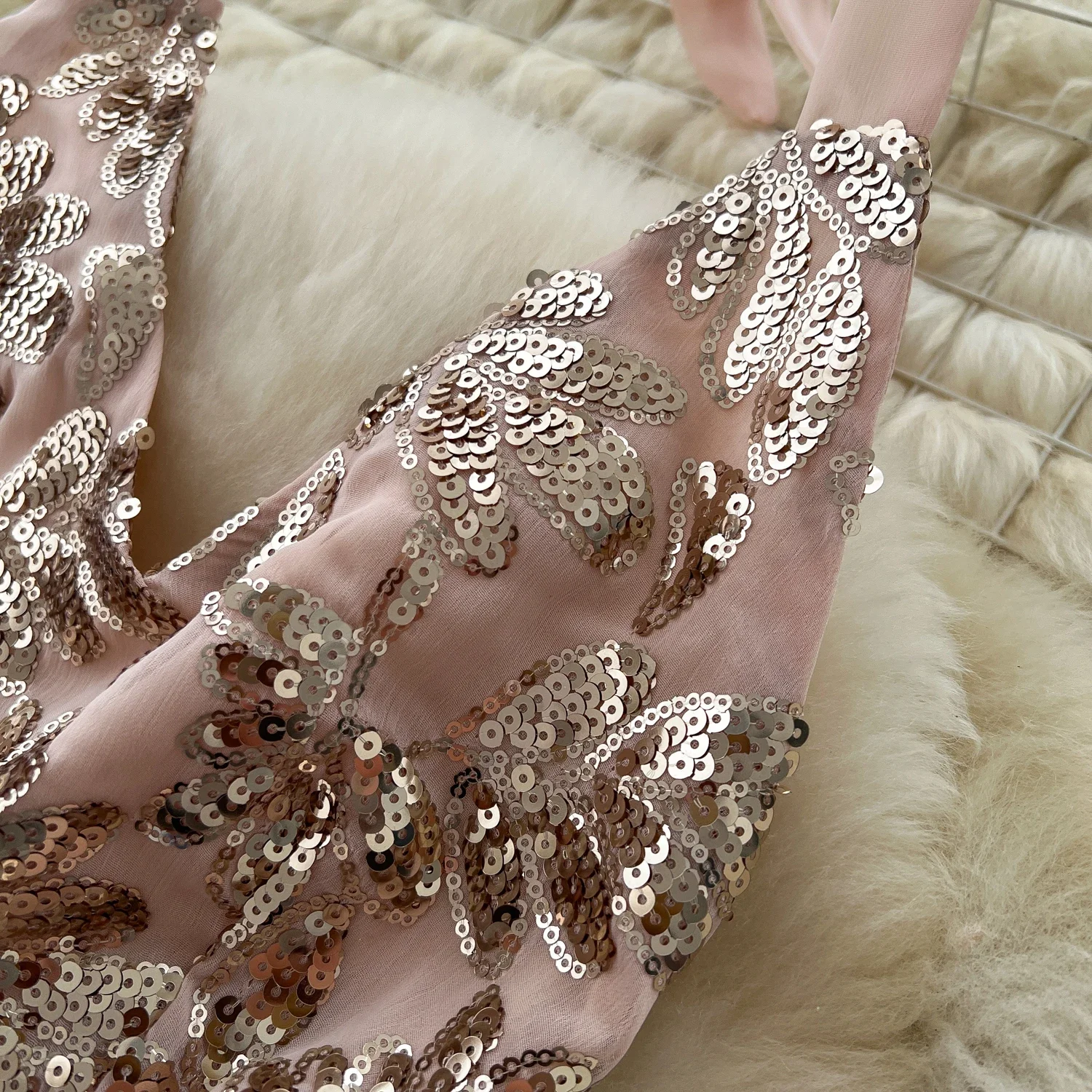 Hotsweet カットアウトスリムメッシュホルタースパンコール刺繍オフショルダーバックレスレースアップシフォンセクシーな妖精のドレス女性服