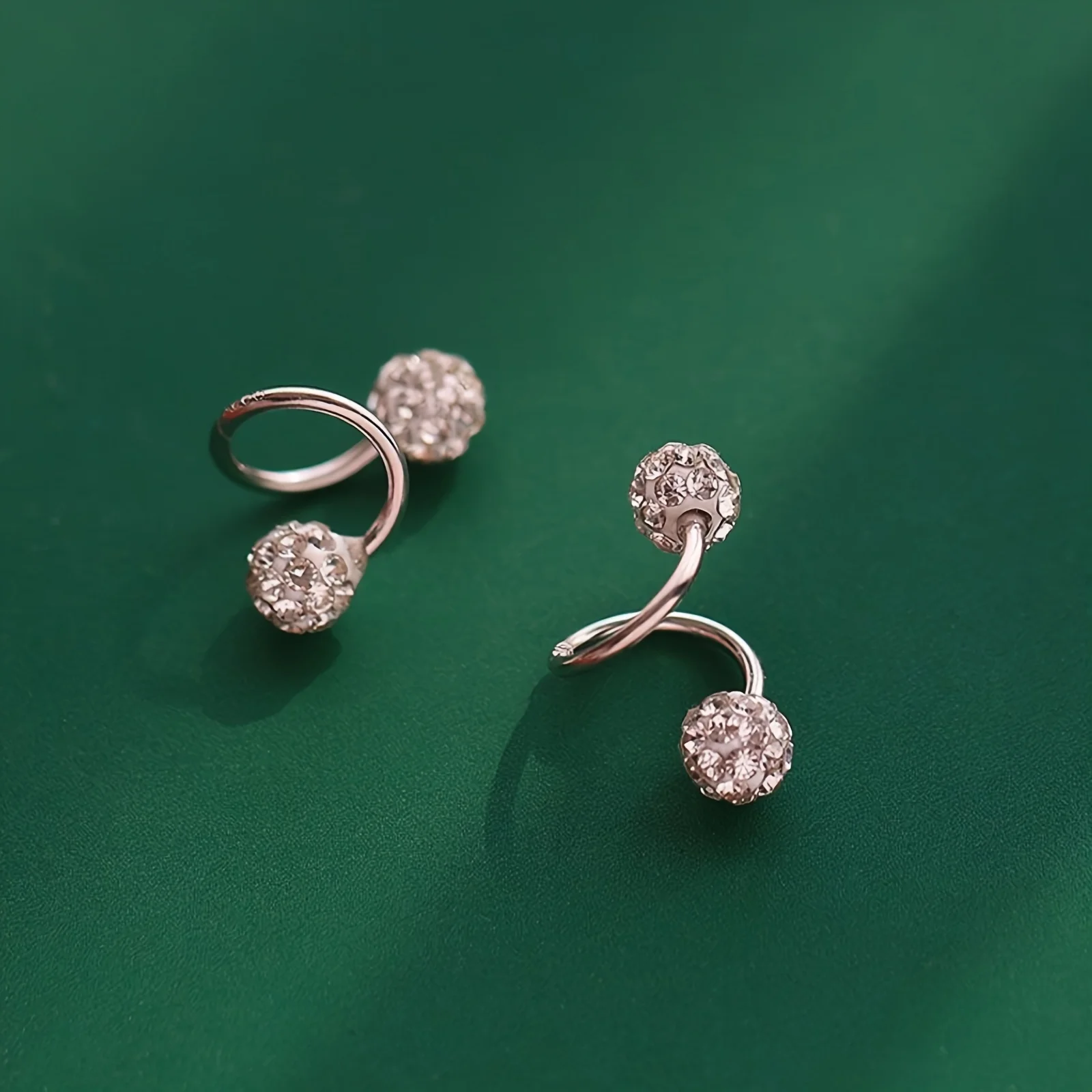 Fashionable and luxurious spherical earrings for women, with screw style S-shaped earrings, suitable for daily wear by women
