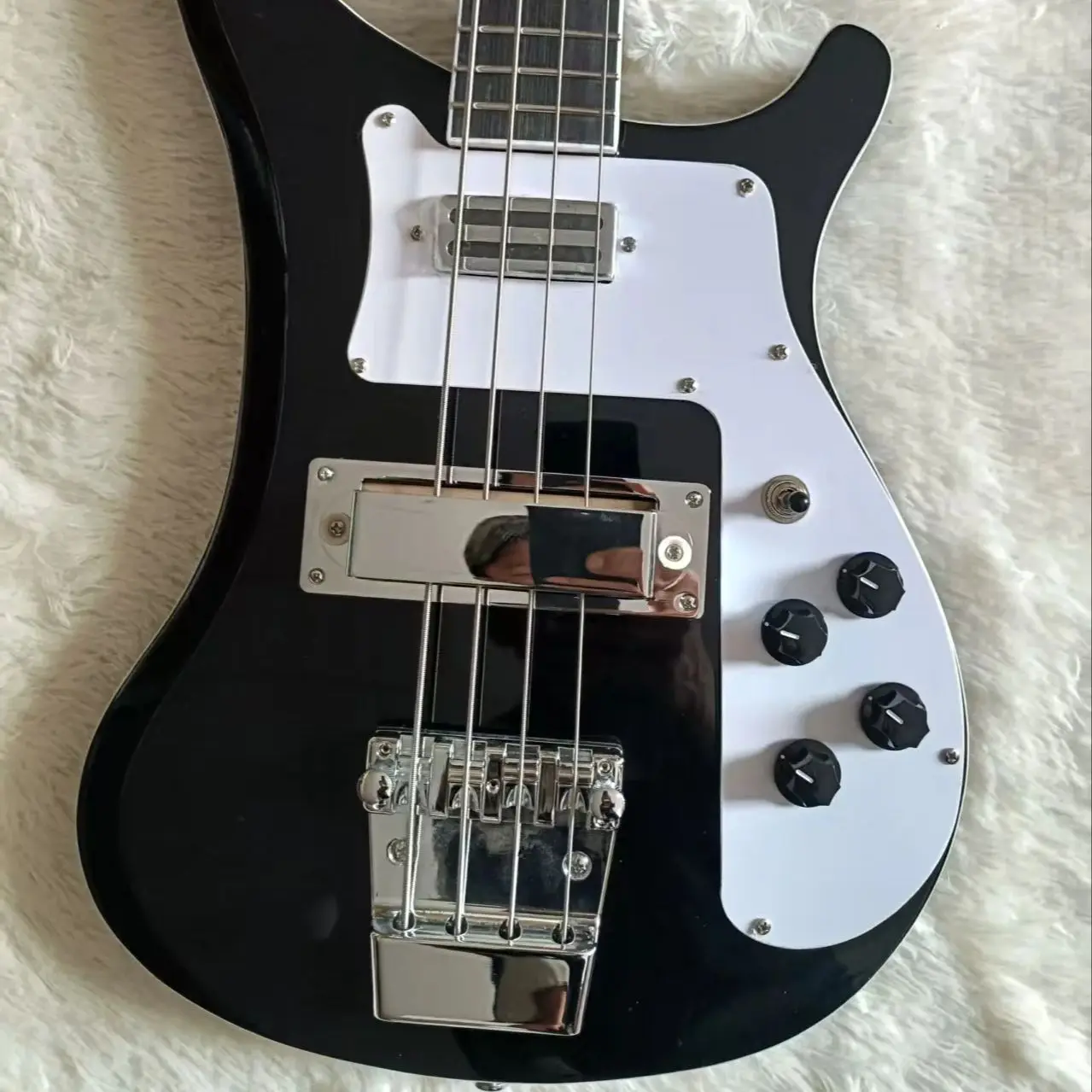 

Black electric bass 4s solid wood body mahogany - Free shipping -