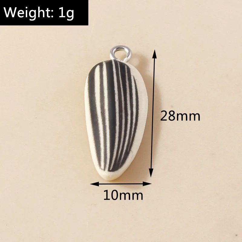 Leslie 10 Stück Niedliche 3D-Erdbeer-Charms aus Harz für Ohrringe, Kürbis-, Apfel-, Mango-, Trauben-, Orangen- und Wassermelonen-Charms und Anhänger – Detail 12