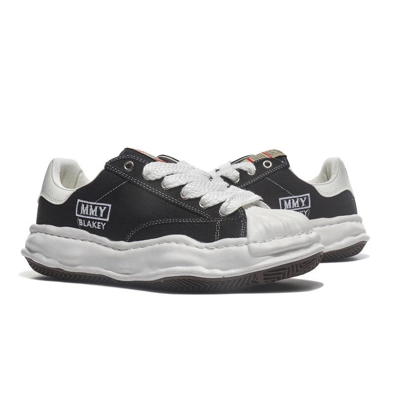 

Retro casual board shoes with elastic bands for easy wear, featuring a vintage distressed look, breathable and fresh, perfect fo