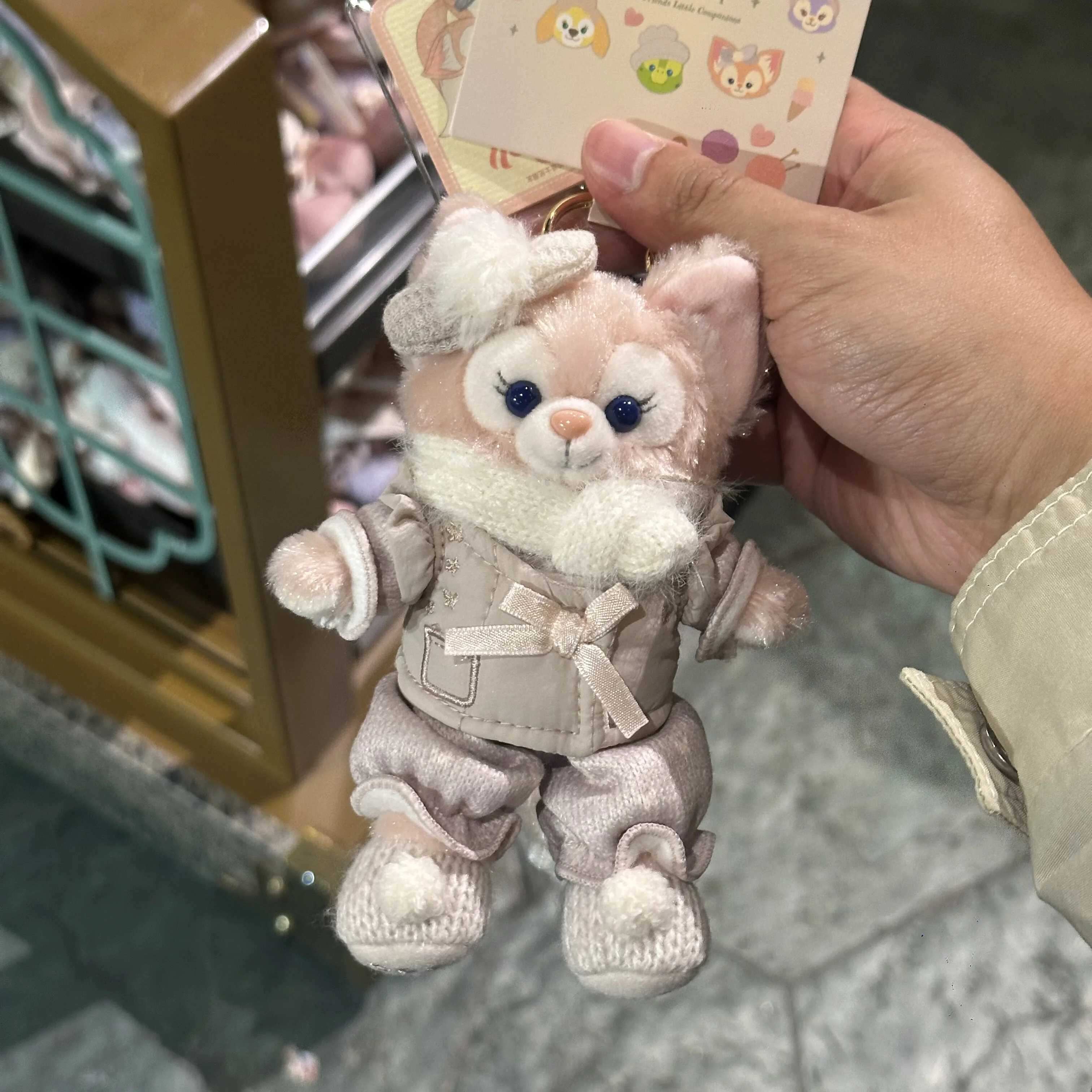 ของที่ระลึกจากดิสนีย์แลนด์ - กระเป๋าเป้สะพายหลังคู่ลายดิปปี้และผองเพื่อน พร้อมพวงกุญแจตุ๊กตาขนนุ่ม - ของขวัญวันเกิดสำหรับเด็กผู้หญิง