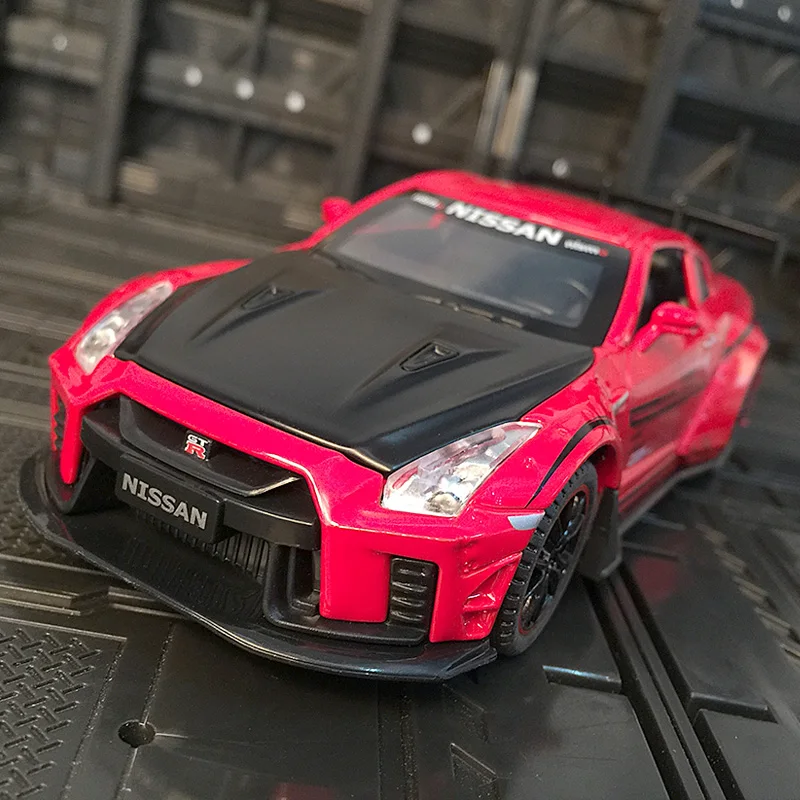1:32 Nissan GTR35 racing alloy car model pull-back acousto-optic toy door and hood trunk can be opened.