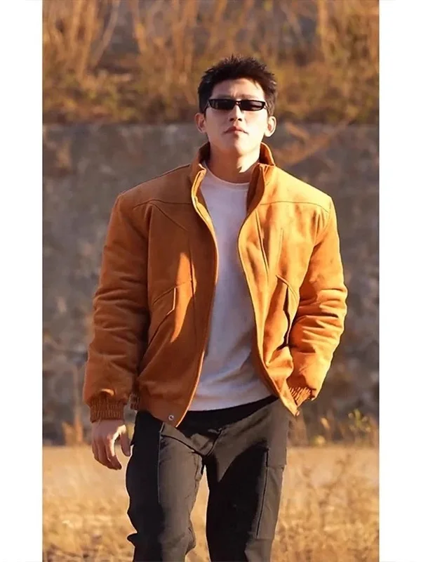 

Лимитированная серия: Мужская зимняя ветрозащитная куртка из замши и хлопка с широкими плечами и контрастными вставками, с прочным воротником