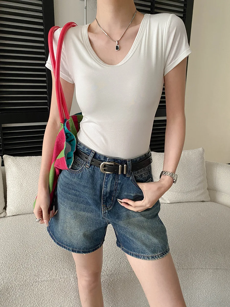 Sommerliche Damen-Shorts aus Baumwoll-Denim in einfarbigem amerikanischem Retro-Stil mit hoher Taille, schlank machendem A-Linien-Schnitt und weitem Bein. – Detail 8