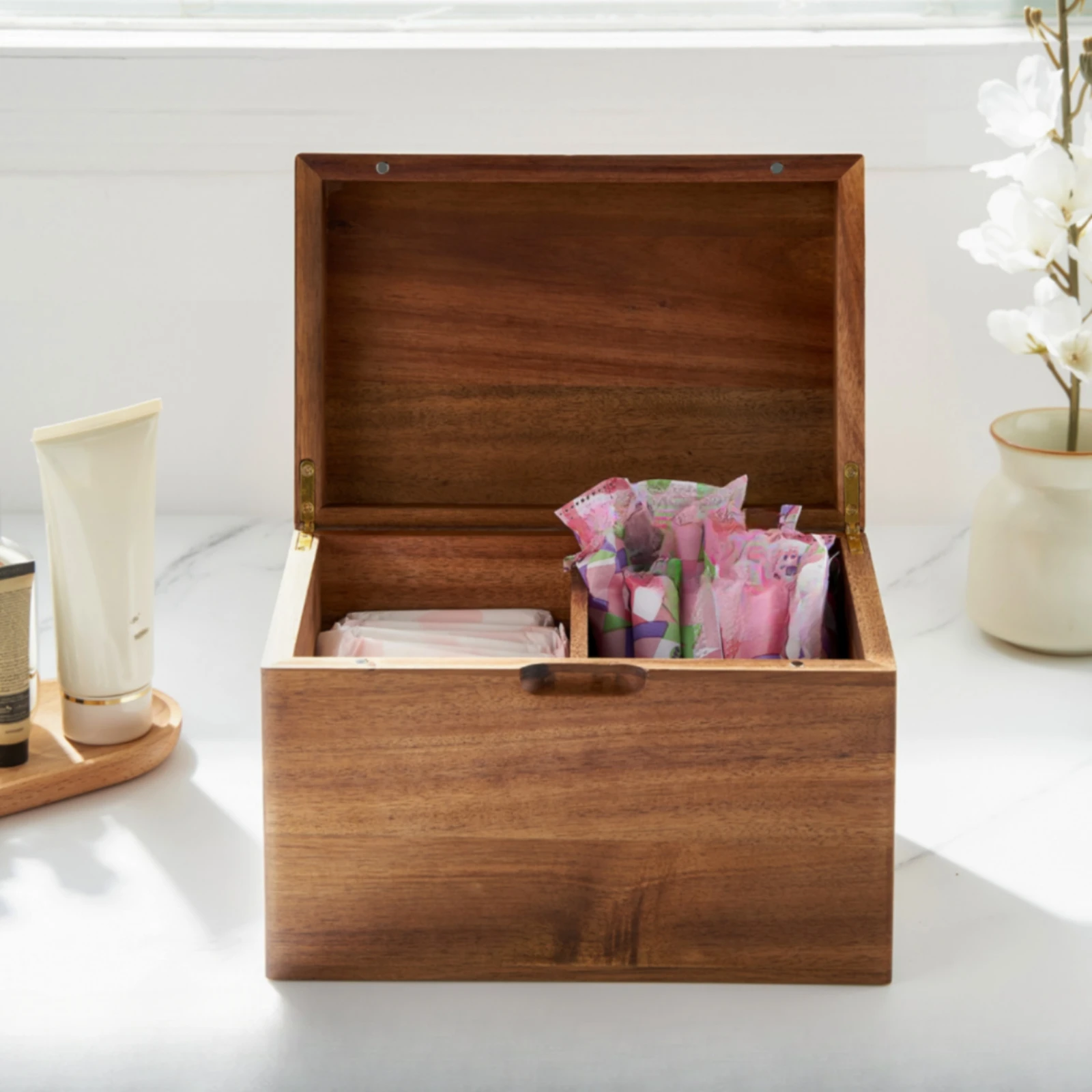 Square Wooden Organizer Box Natural Grain Divided Organizer Box with Attractive Closure Long-Lasting Compact for Bathroom