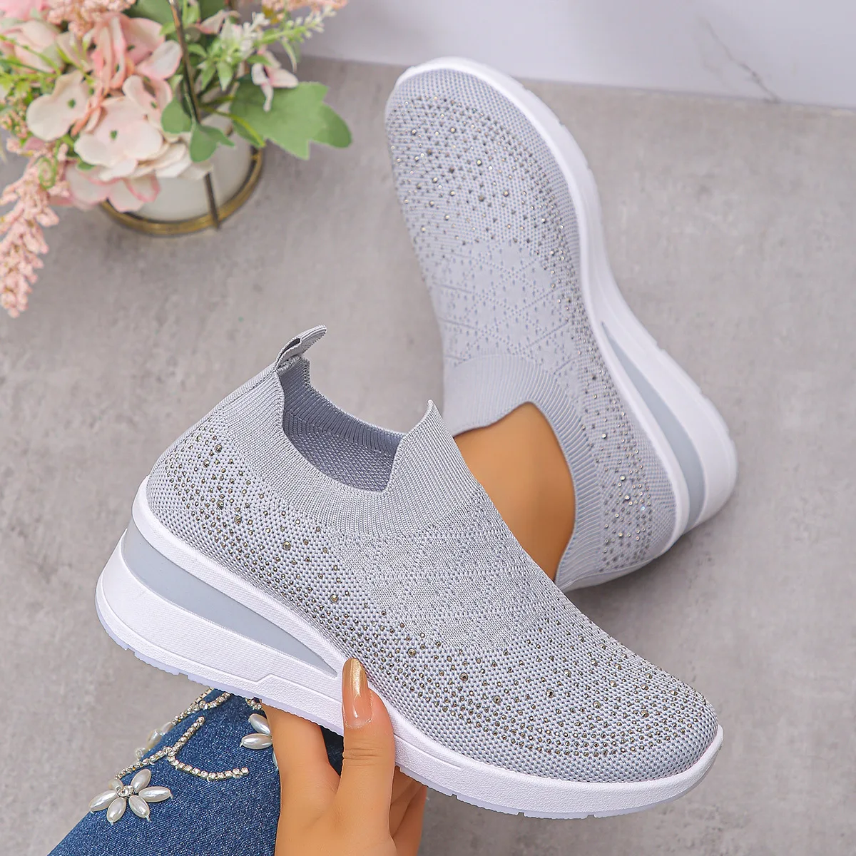 

Women's comfortable, breathable, fashionable and casual water diamond flying woven sports shoes, casual women's single shoes