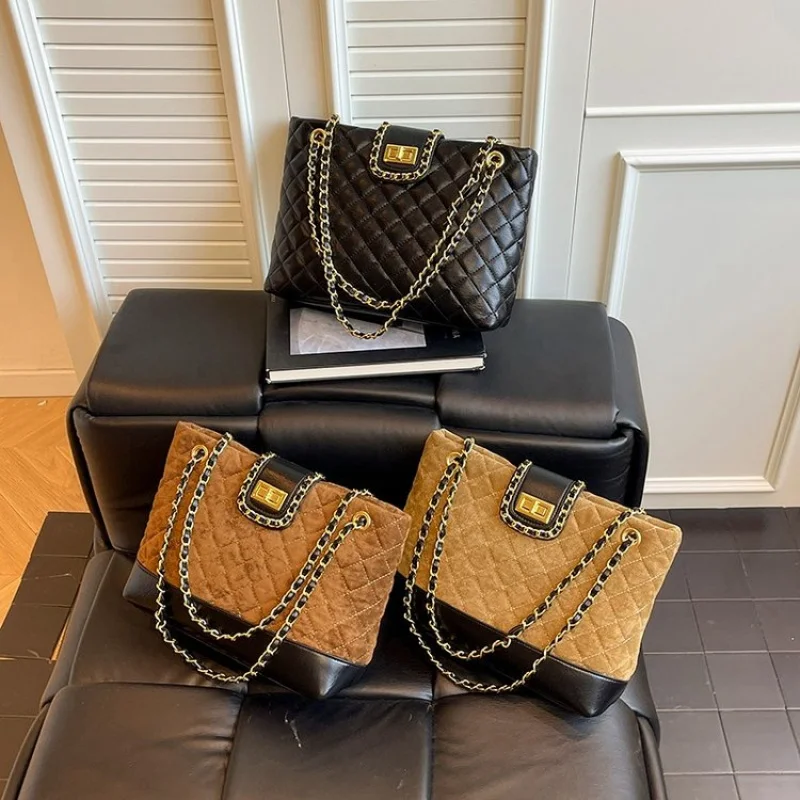 

High-End Ladies Tote Bag Made Of Fine Leather Featuring High-End Famous Commuter Daily Look​