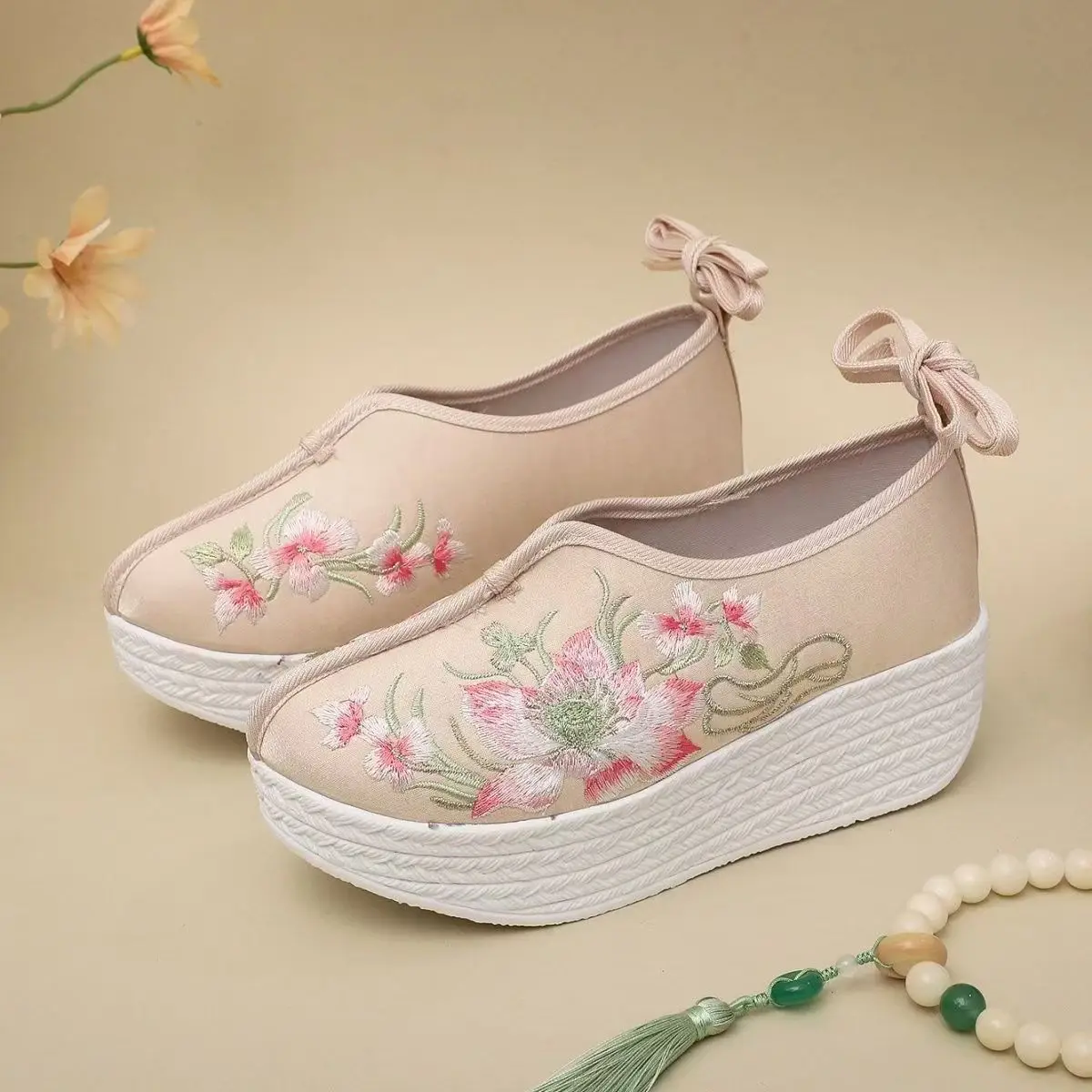 Woman Ethnic Style Wedges Embroidered Shoes Spring Summer New Thick Sole Non Slip Round Toe Hanfu Shoe Horse Face Skirt Shoes