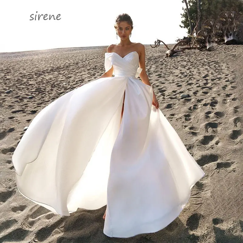 Semplice una spalla Sweetheart abiti da sposa Backless White Satin Side Split Beach abiti da sposa Sweep Train Vestidos De Novia