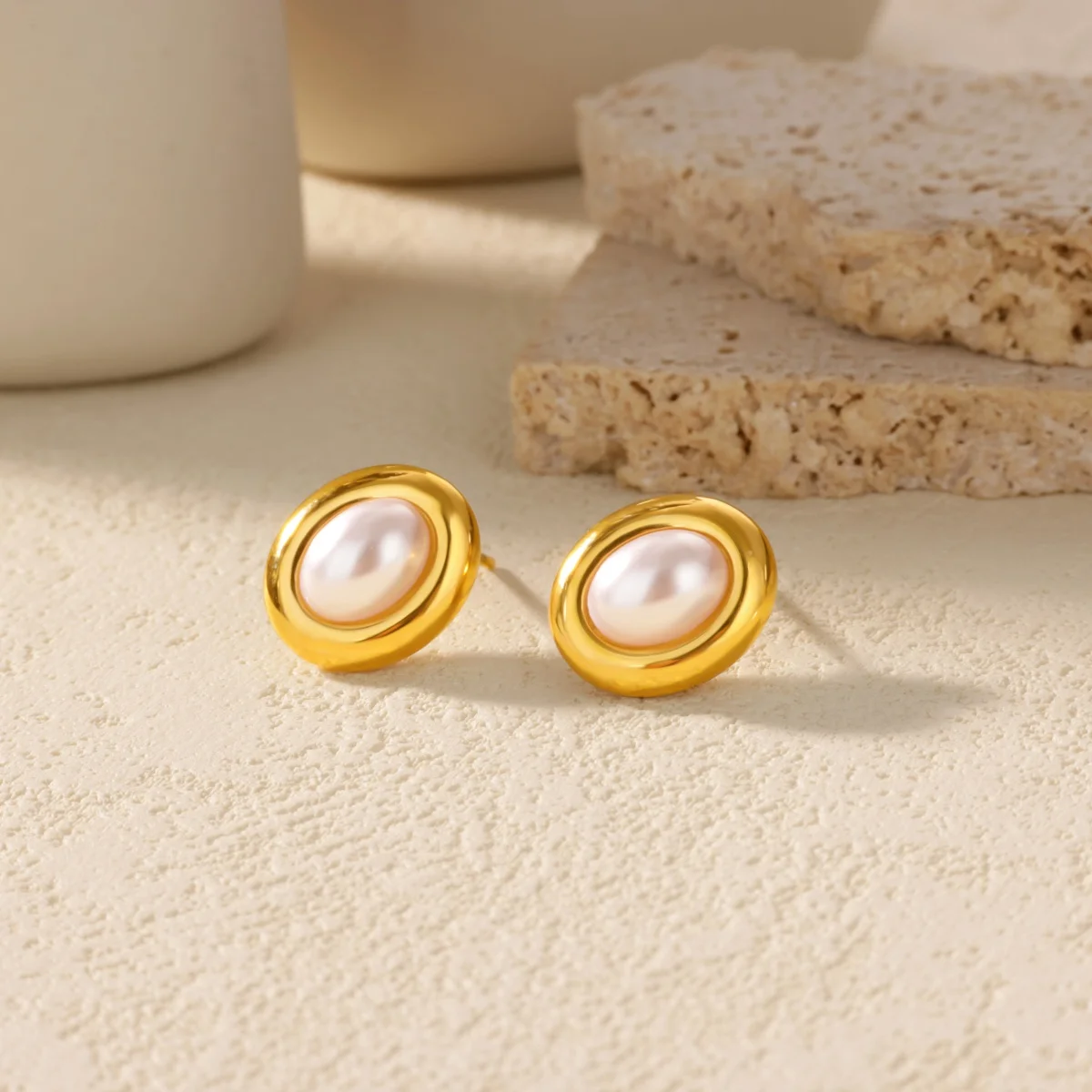 Vintage Oval Imitation Pearl Stud Earrings for Women Gold Color Stainless Steel Pearl Earring Daily Office Party Wear Jewelry
