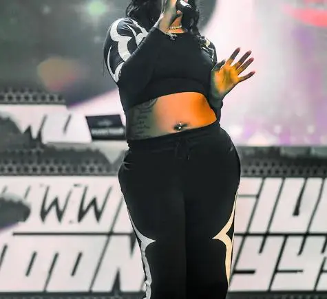 

2025 Autumn Fashion Women's Trend 2-Piece Round Neck Geometric Print Tight Fitting Crop Top and Elastic Waist Loose Pants Set