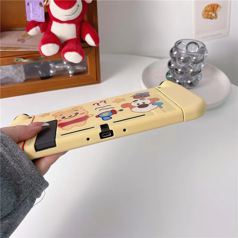 حافظة مفاتيح ديزني ويني ذا بوه لعلبة مفاتيح واقية مكونة من وحدة تحكم نينتندو سويتش NS ملحقات وحدة تحكم من البولي يوريثان الحراري