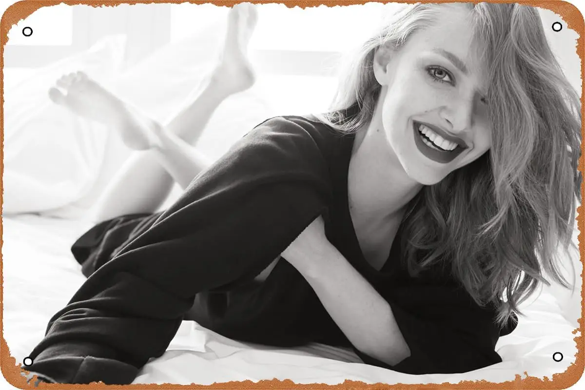Amanda Seyfried Metal Sign,Vintage Home Bar Pub Decorative Tin Sign Wall Poster, 8x12 Inch sign