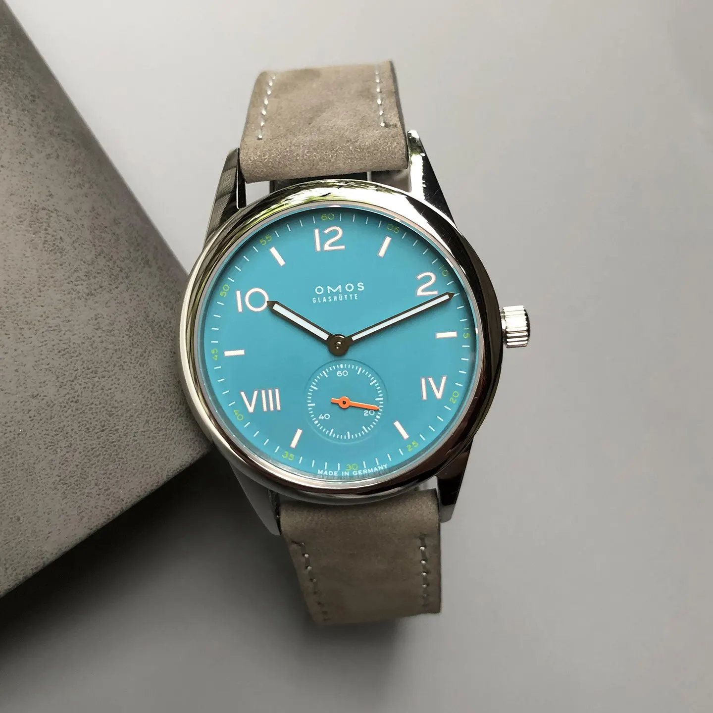 38.5mm high-end men's automatic mechanical watch, equipped with the Seagull ST17 movement, waterproof and luminescent view 4