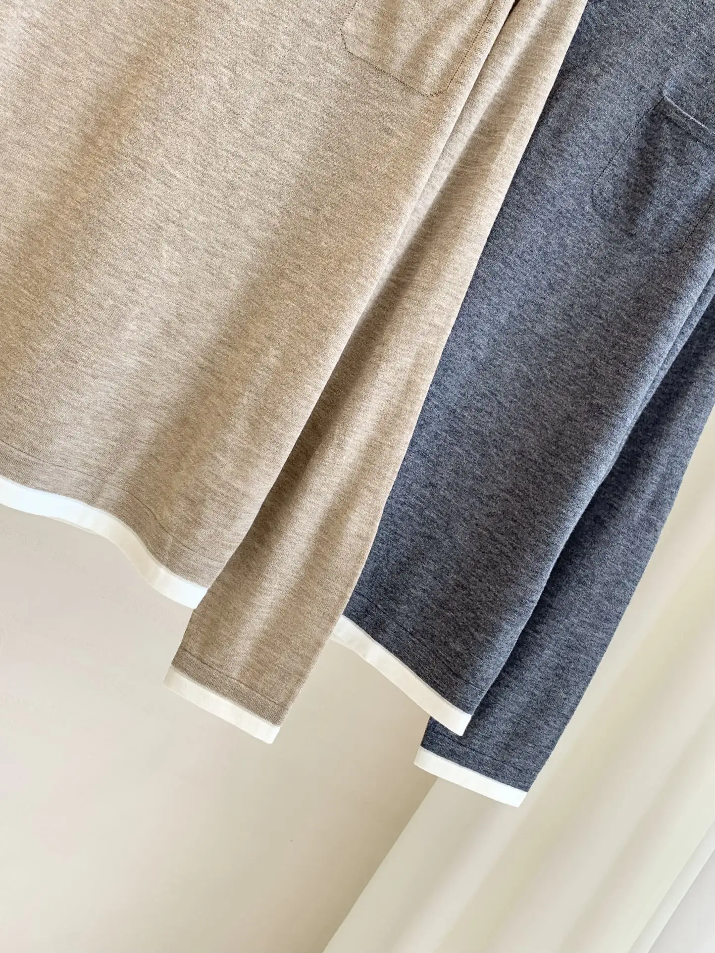 

Осень 2025 г., высококачественный модный свободный пуловер из двух частей с круглым вырезом для женщин