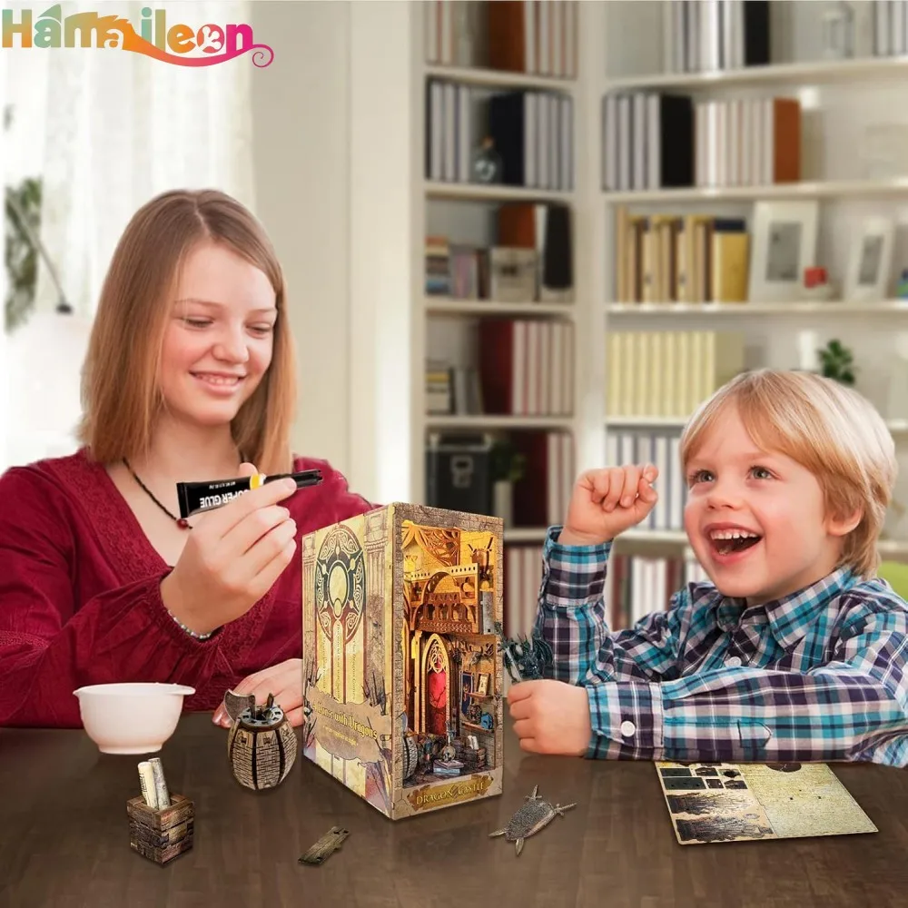 Hamaileon DIY ブックコーナーキット タッチライト付き 木製本棚上のミニチュアハウス 手作り工芸品 大人用 (ドラゴンキャッスル)