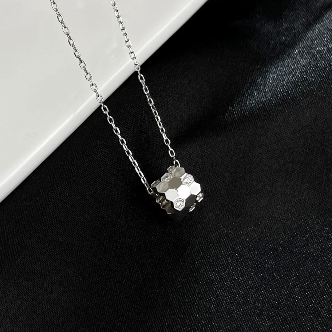 

Женское ожерелье с подвеской из стерлингового серебра 925 пробы с сотовой подвеской, модный и изысканный выбор подарка.