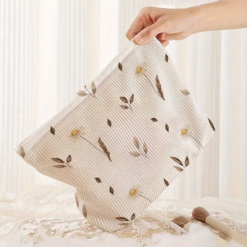 Large Capacity Corduroy Makeup Bag, Aesthetic Fall Leaves Daisy Print Cosmetic Pouch,Soft Travel Organizer with Zipper for Women