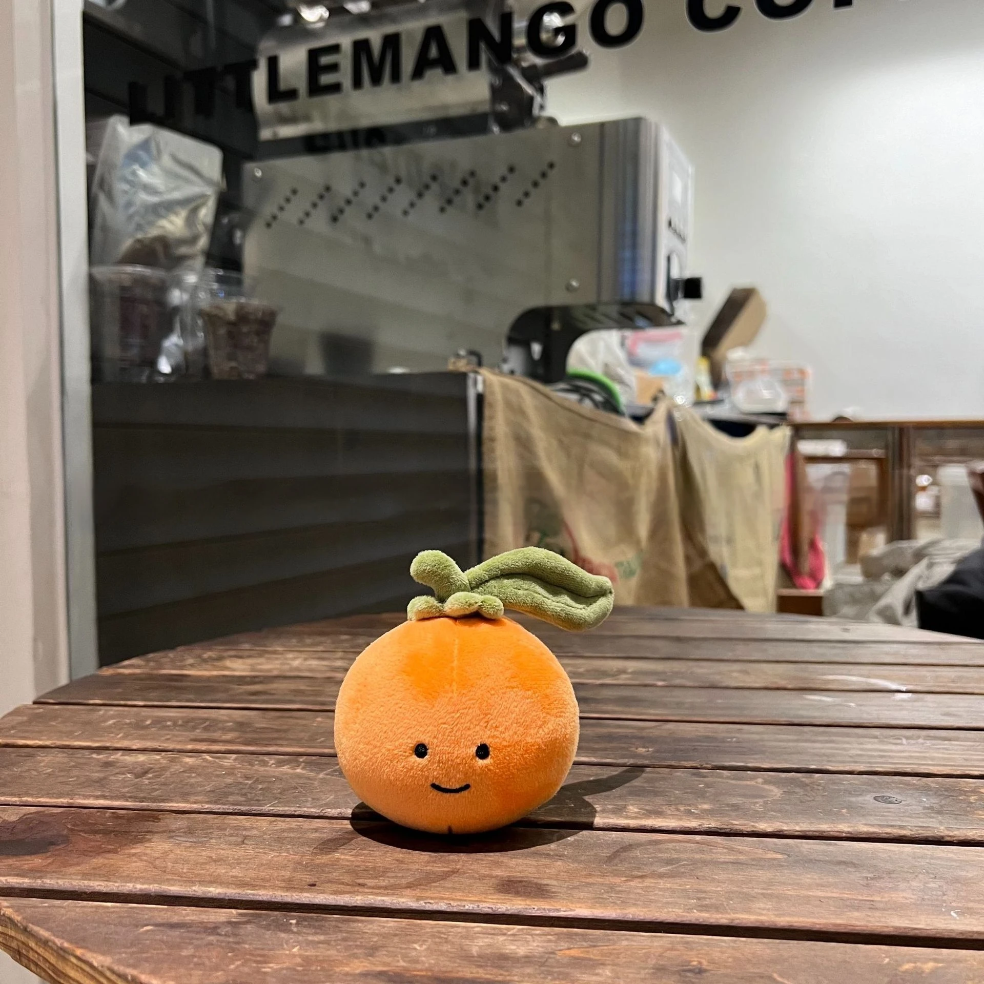Divertido juguete de peluche de naranja cítrica, bonito personaje de fruta con mochila, llavero con Clip, muñeco de peluche suave, regalo para niños, estudiantes y niñas