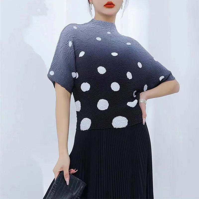 Miyake Top Women's 2024 Early Spring New Small Form Age Reducing Dot Print Round Neck Short Sleeve Pleated T-shirt