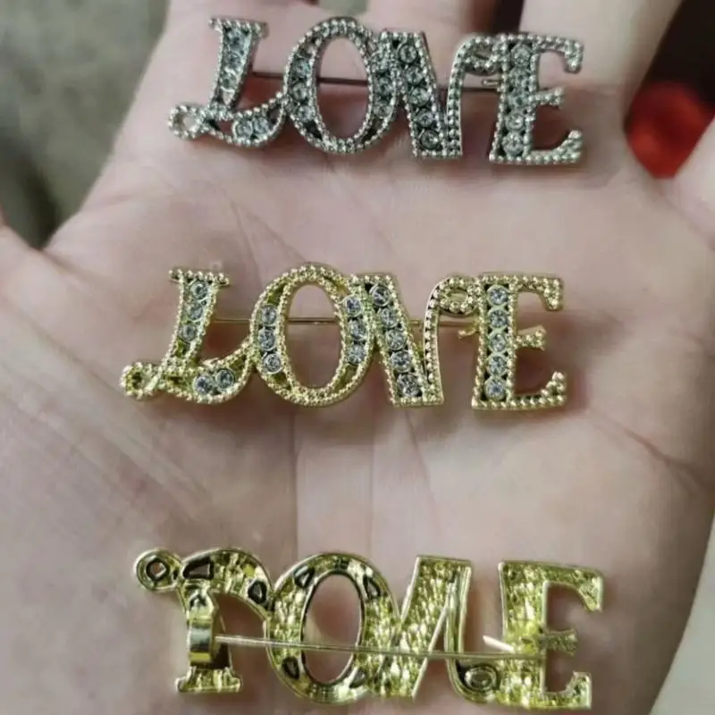 ●Fashion Rhinestone Letter Pins Brooches For Women Clothing Coat Jewelry Accessries Gifts