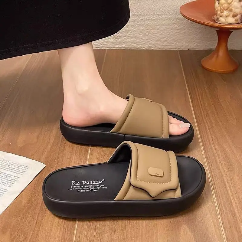 شباشب رائعة بنعل سميك للنساء، نعل ناعم كاجوال، متينة وجميلة للتسوق في الهواء الطلق