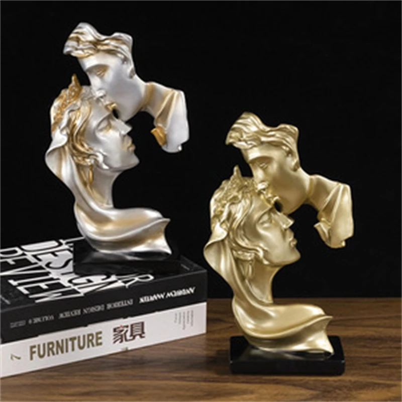 Escultura de pareja de resina de lujo de estilo europeo, decoración romántica del beso para el hogar, sala de estar, gabinete de vino, mesa de entrada, regalo artístico