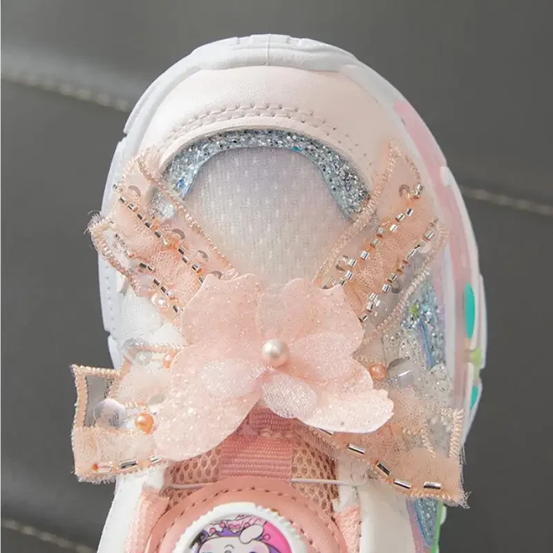 

Sanrio, весенне-осенняя новая электрическая спортивная обувь с вращающейся кнопкой Kuromi для девочек, кроссовки для бега в стиле аниме, сетчатая обувь для папы