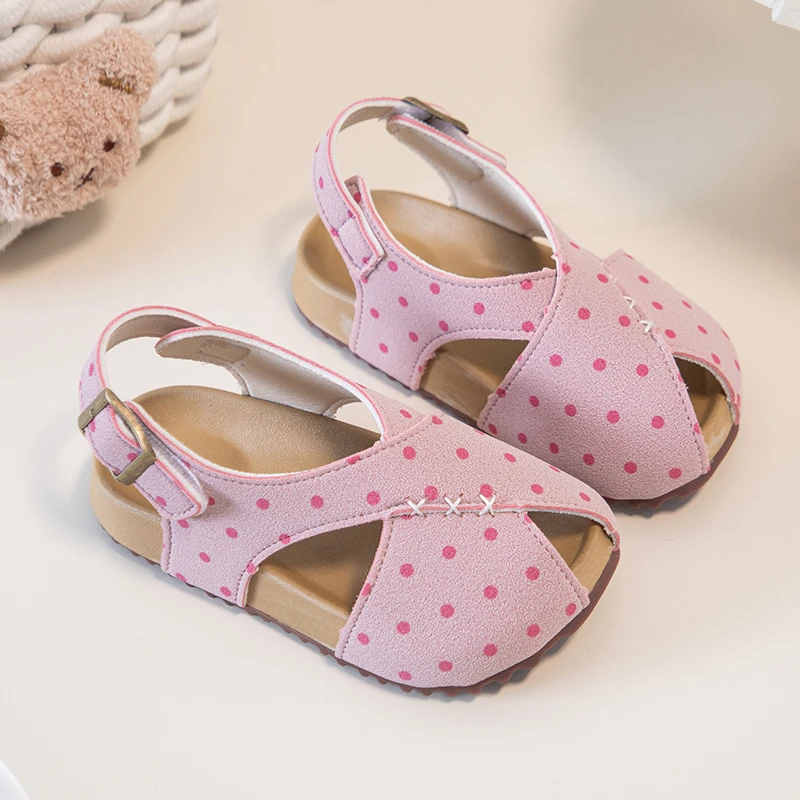 

2026 New Summer Children's Beach Shoes Girlish Style Polka Dot Sandals Simple Outdoor Resort Style Anti-slip Design