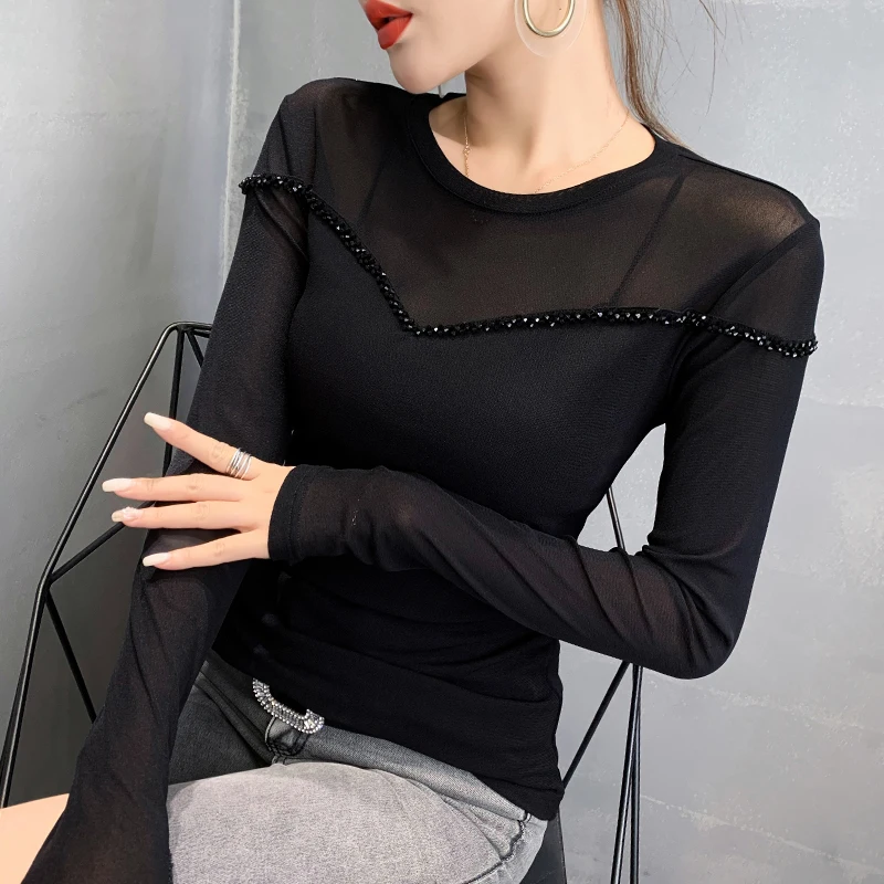 Camiseta Feminina Longa Slim Fit com Detalhes em Strass, Estilo Europeu, Moda Outono