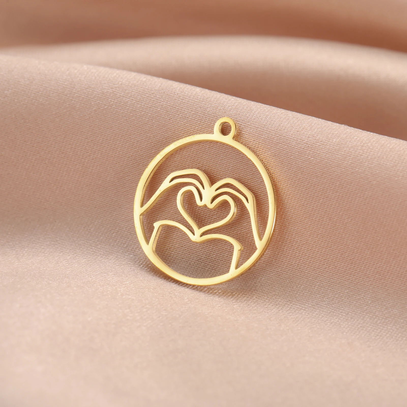 EUEAVAN 5pcs OK Love Heart Hand Gesture Pendant Round Charms Jewelry Making Findings DIY Necklace Earrings Accessories Wholesale