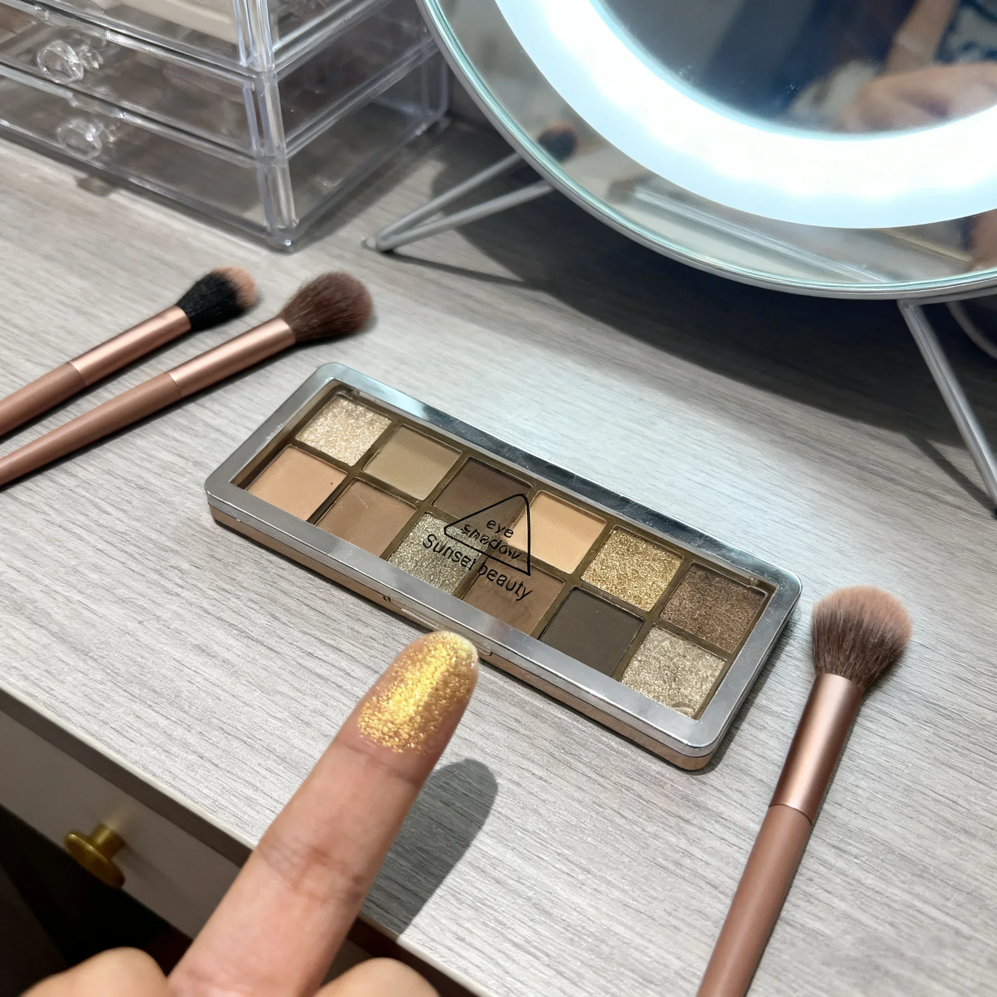 Palette di ombretti glitterati in cemento a 12 colori Nuove tonalità |   Perla glitterata fine + grigio fresco opaco, lunga durata e sbavatura