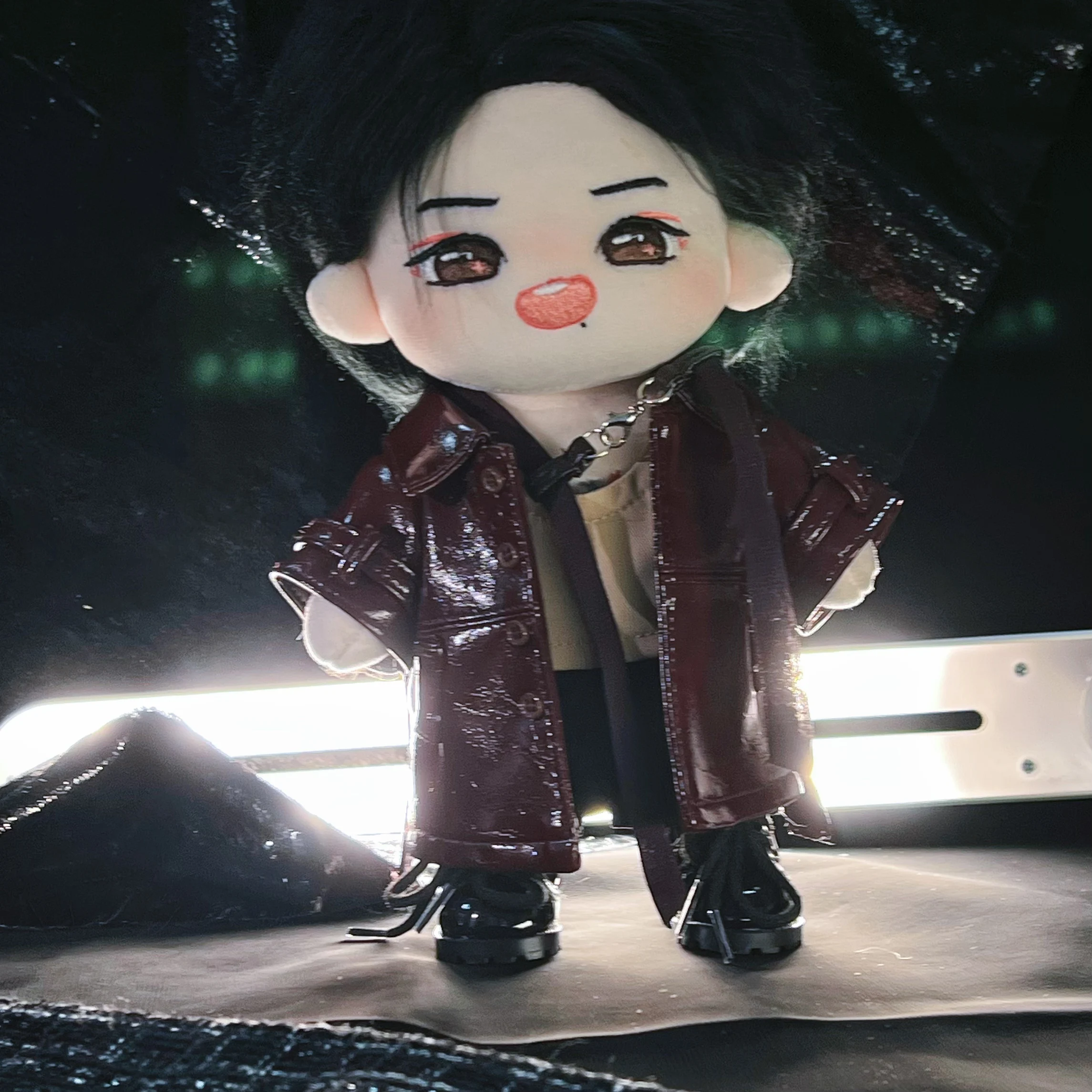 In Voorraad 20 Cm Poppenkleertjes Idool Wang Yibo Lange Lederen Jassen Mode Pak Gevulde Knuffels Pop Accessoires Anime Speelgoed Ki