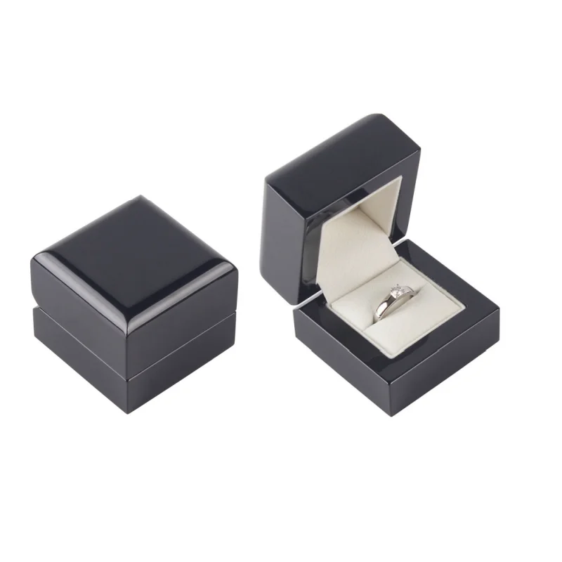 Luxury High Gloss Solid Wood Engagement Ring Box Wholesale Earrings Bracelet Necklace Jewellery Gift Storage Display Case