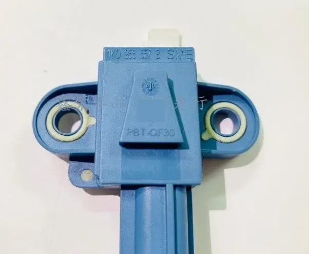 لفولكس واجن سكودا ساجيتار اوكتافيا مستشعر تأثير الباب مستشعر ضغط الباب الأمامي 1K 0955557 ب