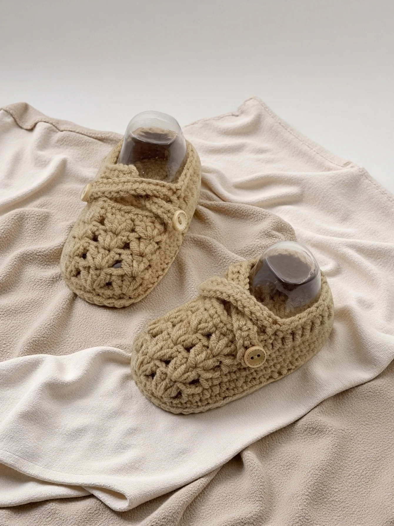 

1 пара вязаных крючком детских пинетков ручной работы, детская обувь Мэри Джейн цвета хаки с застежкой на пуговицы