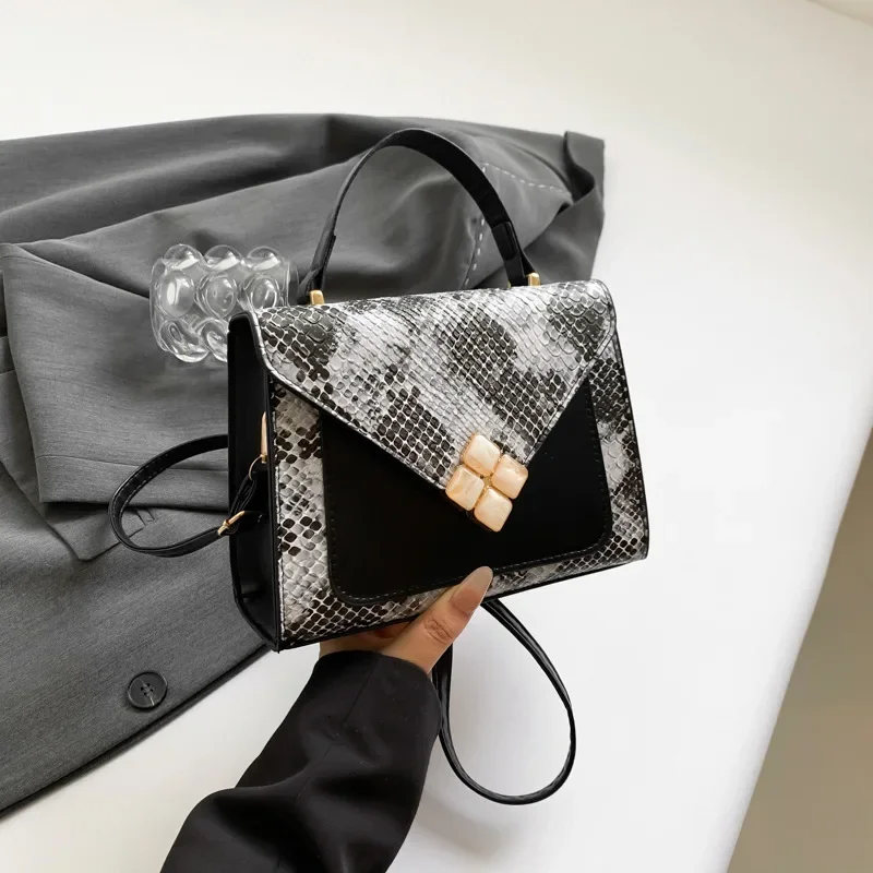 Simple and stylish shoulder bag splicing casual messenger small square bag