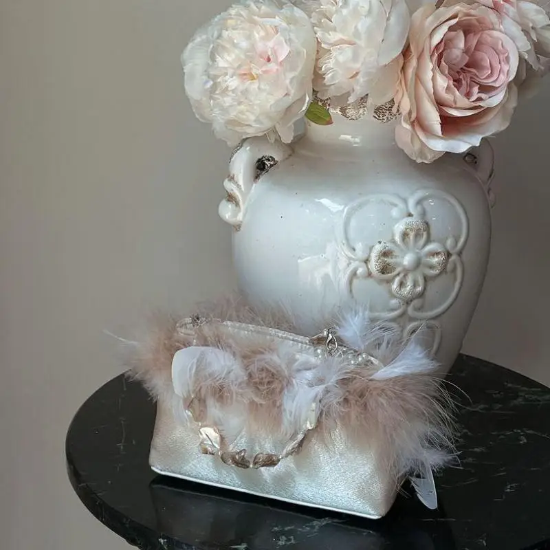 Light Luxury Fashion New Handmade Beaded Feather Shell Bag For Women Gorgeous And Elegant Temperament Dress Handheld Women's Bag