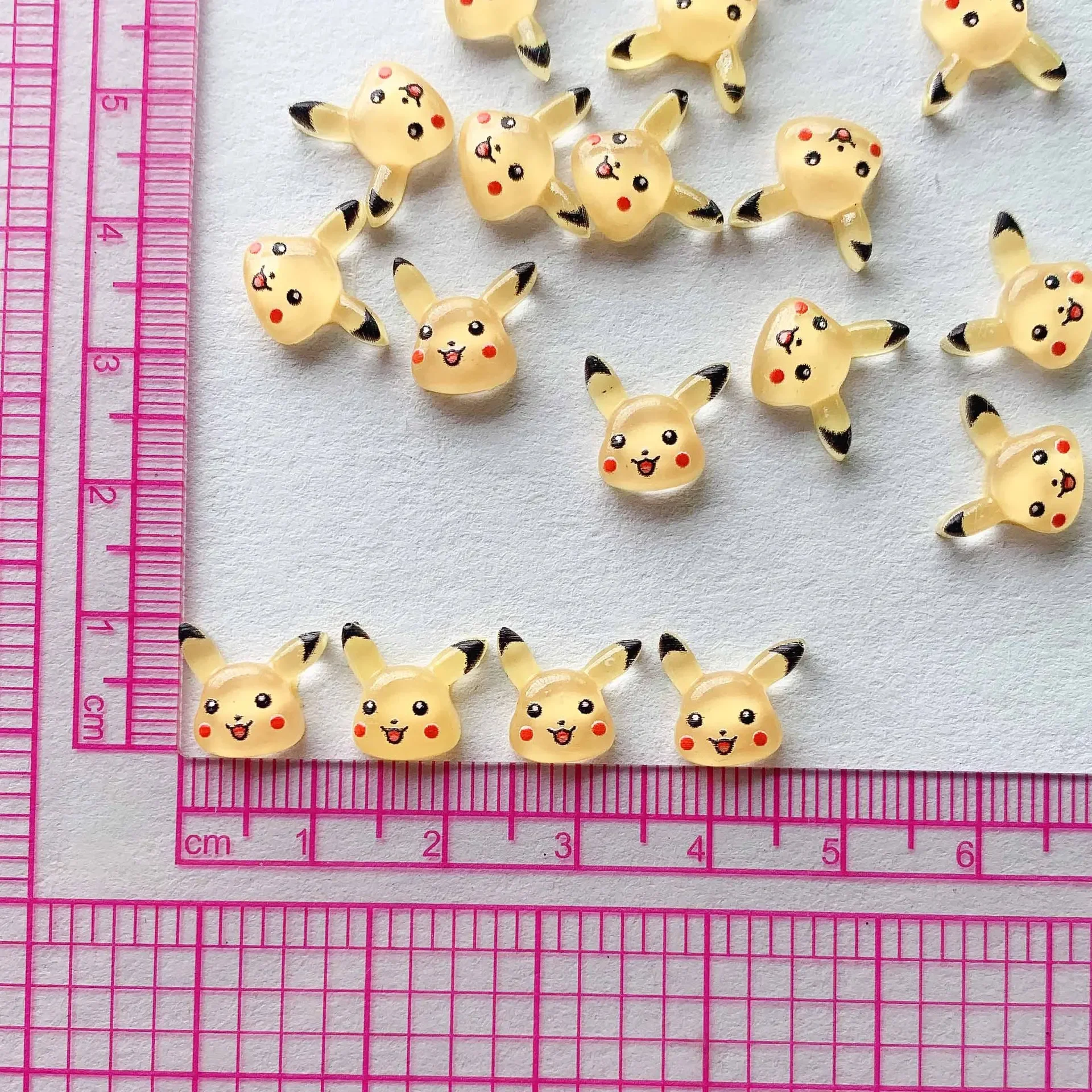 50 pçs pokemon resina encantos do prego dos desenhos animados anime pikachu resina acessórios arte do prego diy material de jóias