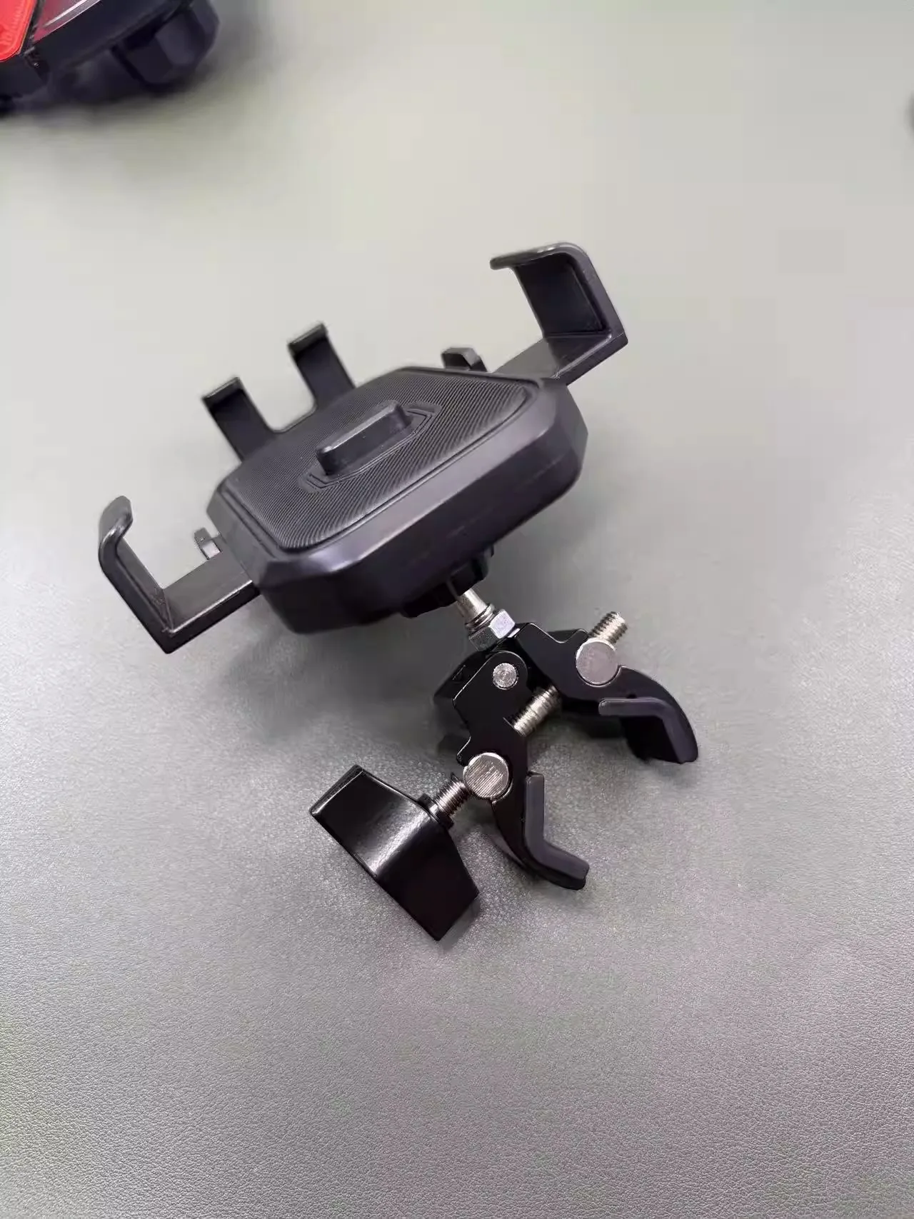 

Large Aluminum Alloy Clamp 17mm Ball Head Mount for Phone Tablet Motorcycle Riding Handlebar Outdoor Fixing