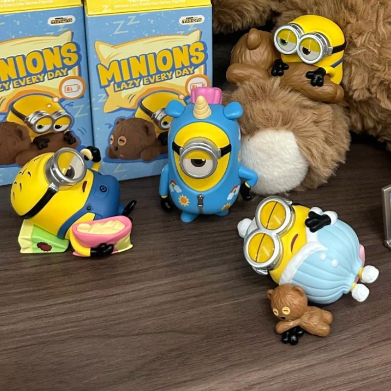 In Stock Original Minions ขี้เกียจทุกวัน Series กล่องตาบอด Kawaii Cure รูปของเล่นคอลเลกชัน Mystery Box Decor ของขวัญอินเทรนด์