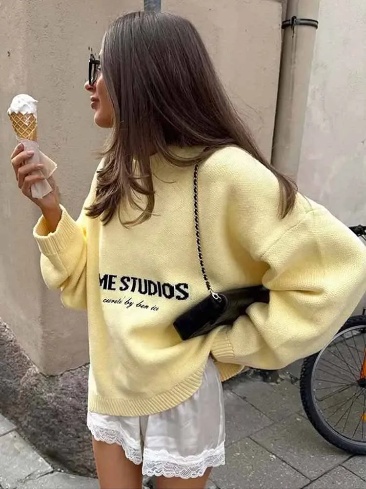 Sweter damski MCDV z okrągłym dekoltem i nadrukiem żółtych liter, luźny sweter typu pulower z długim rękawem, dzianinowy top, jesień 2025, codzienne swetry uliczne