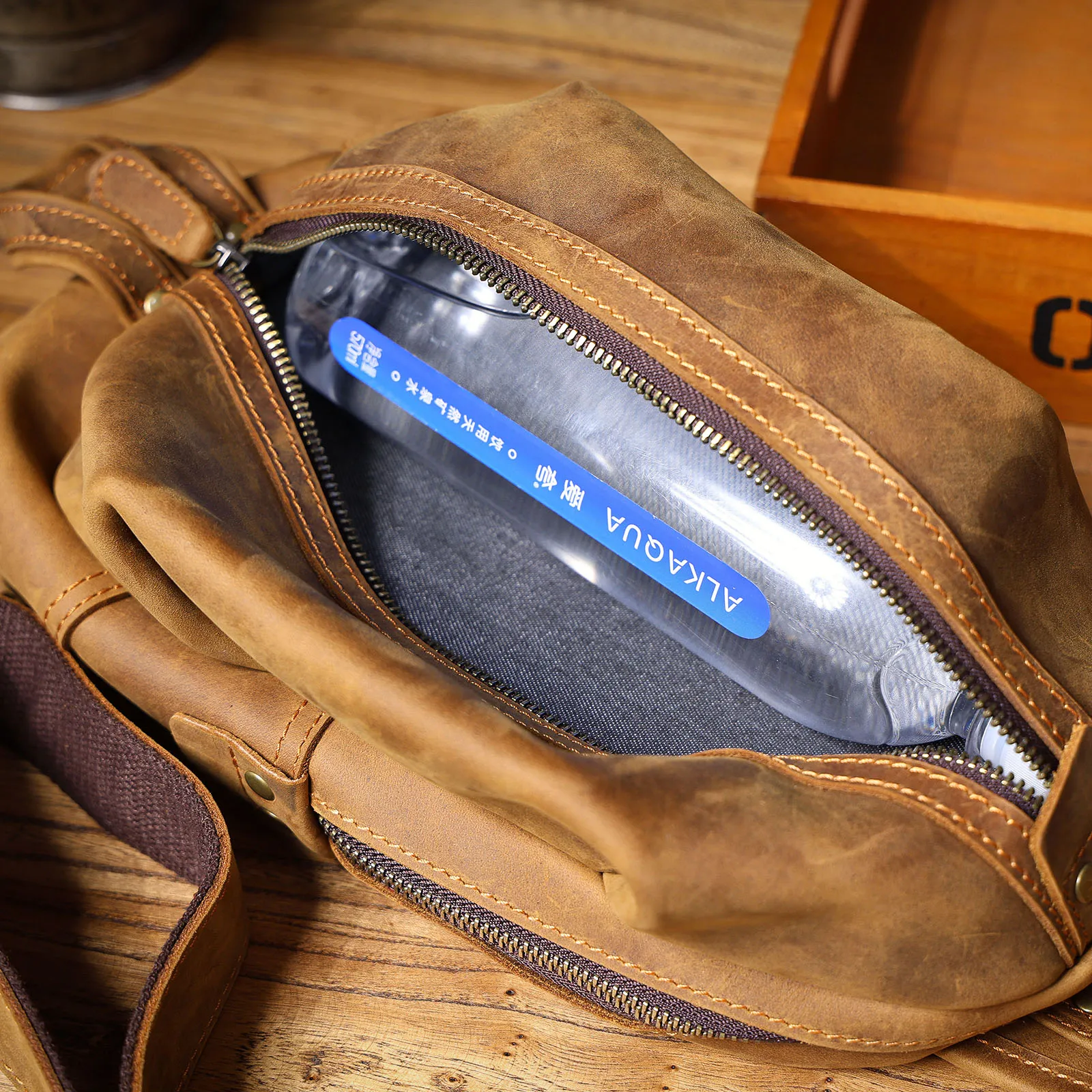 Vintage Echtleder-Umhängetasche für Herren, Vollnarbenleder, Crossbody-Brusttasche, große Kapazität – Detail 16