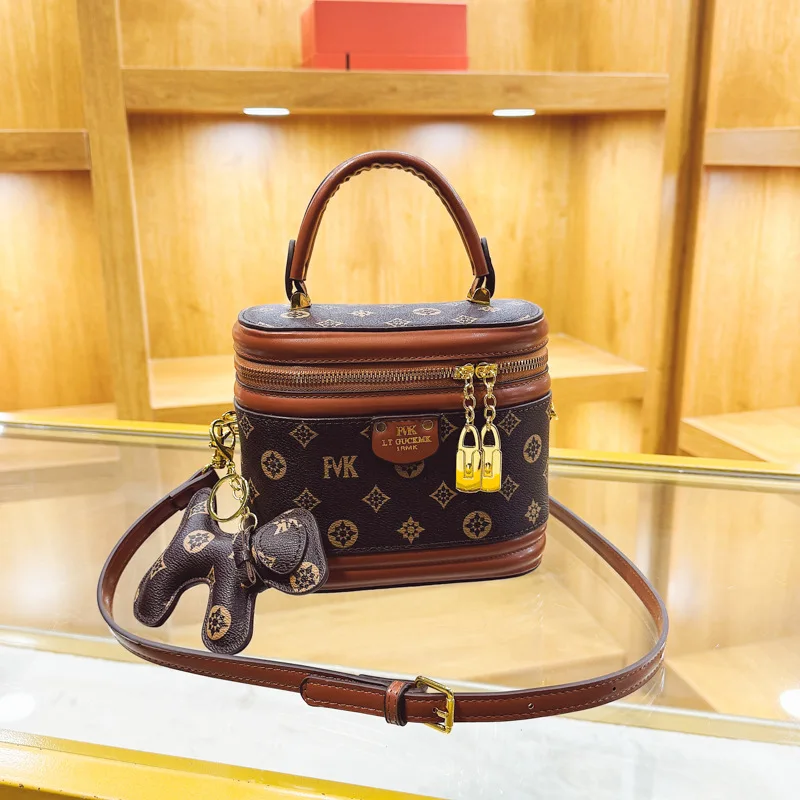 

Модная цилиндрическая сумка через плечо, новинка 2023 года для женщин, легкая минималистичная сумка через плечо, повседневная универсальная сумка для ежедневного использования