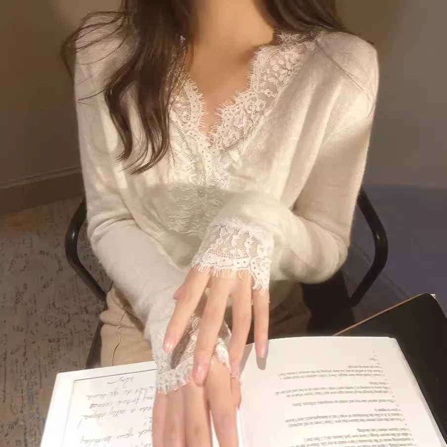 

2025 Autumn Winter Women's Elegant White V Neck Top Lace Paneled Slim Knit Sweater Gentle Temperament Inner Wear