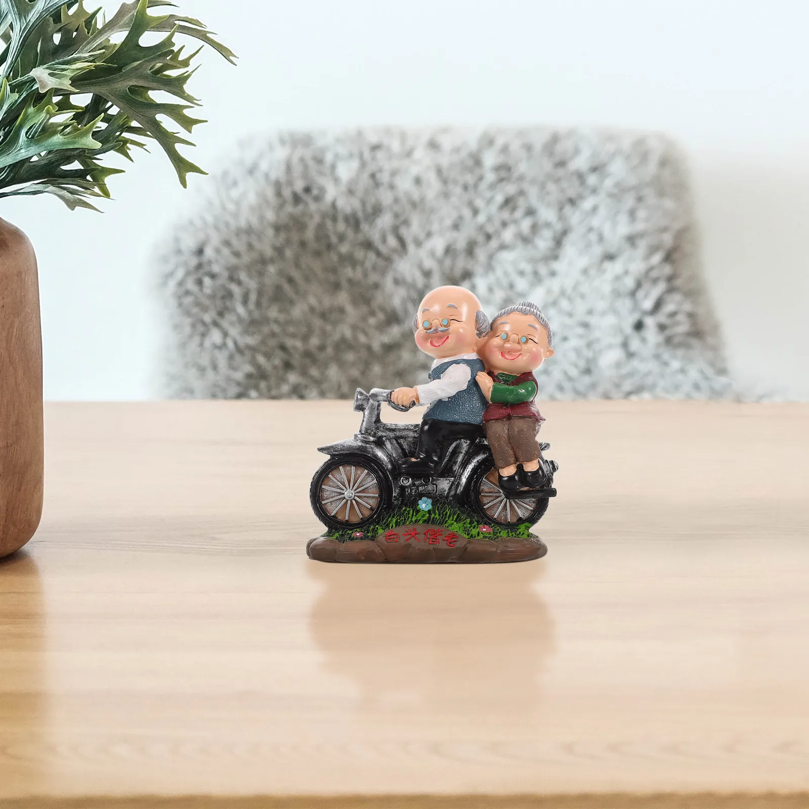Elegant Resin Elderly Couple Statue Artistic Home Decoration for Grandparents Parents Romantic Centerpiece Tabletop Desktop