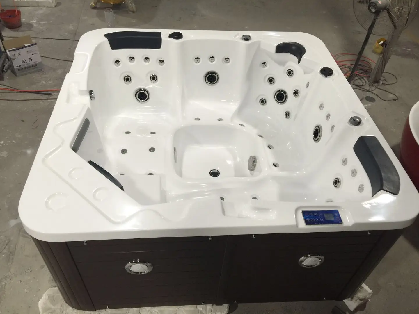 مصنع الجملة الاكريليك 5 شخص تدليك حوض الاستحمام حوض استحمام ساخن حمام سباحة في الهواء الطلق سبا