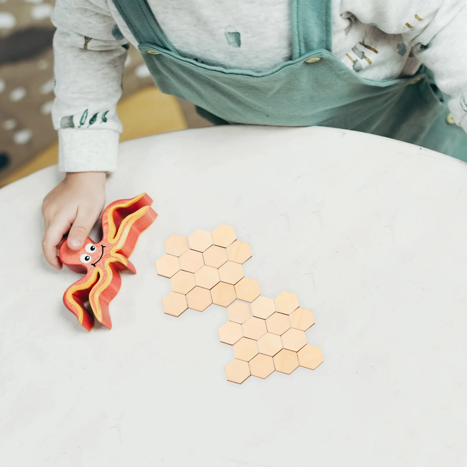 

100Pcs 22.5mm Wooden Pieces Ornaments Strong Durable Safe for Holiday Decorations and Family DIY Crafts Wooden Shapes