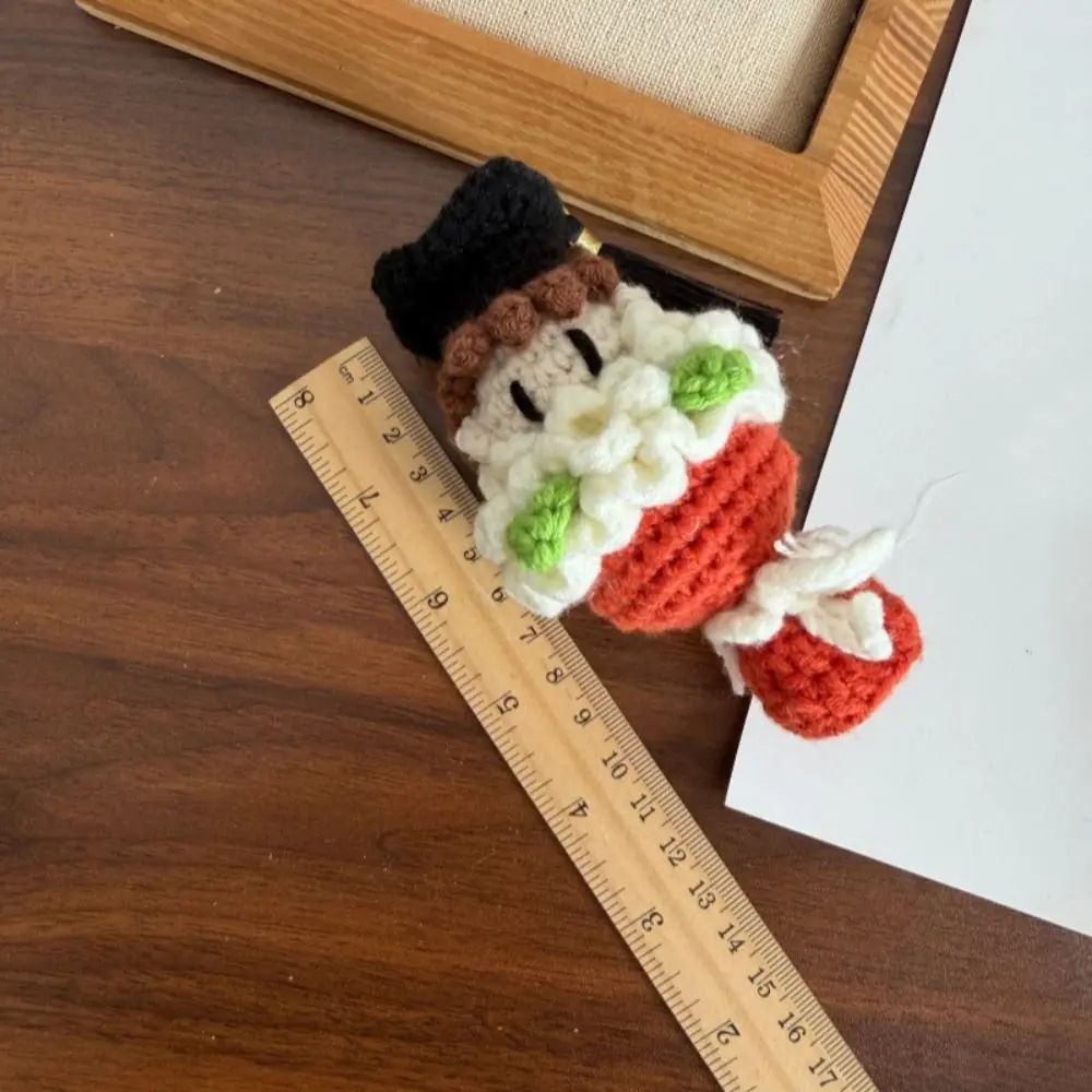 Funny Knitted Graduation Doll 13cm Kawaii Handheld Flower Doll with Doctoral Cap Finished Craft Doctor Hat Bouquet Doll